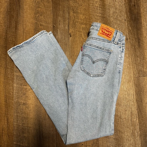 Levi's Women’s Jeans - Picture 2 of 3